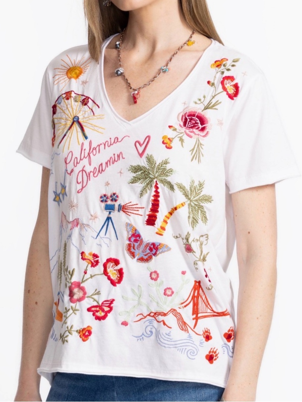 NWT ❤️ Johnny Was White Embroidered 'California Dreamin' V-Neck Tee - MSRP $138